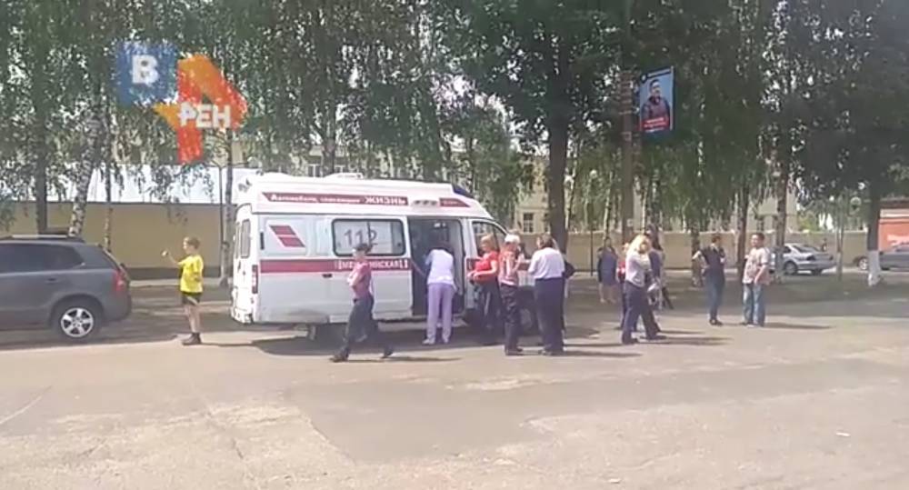 Видео: "Скорая" забирает пострадавших при взрывах на заводе в Дзержинске - ren.tv - Дзержинск - Нижегородская обл.