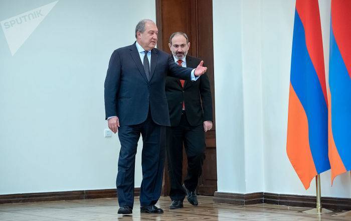 Армен Саркисян - Сурен Папикян - Никола Пашинян - Араик Арутюнян - Тигран Хачатрян - Акоп Аршакян - Президент Армении произвел ряд назначений в правительстве - ru.armeniasputnik.am - Армения