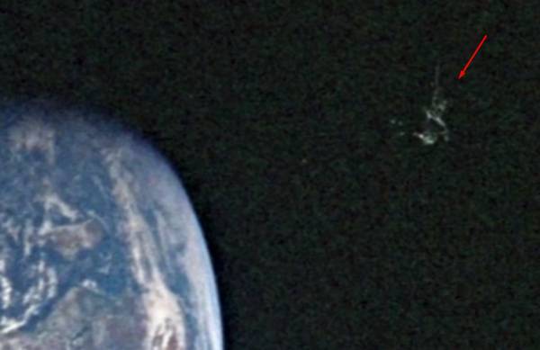 Скотт Уоринг - Уфологи заметили на снимках NASA инопланетный спутник «Черный рыцарь» - actualnews.org