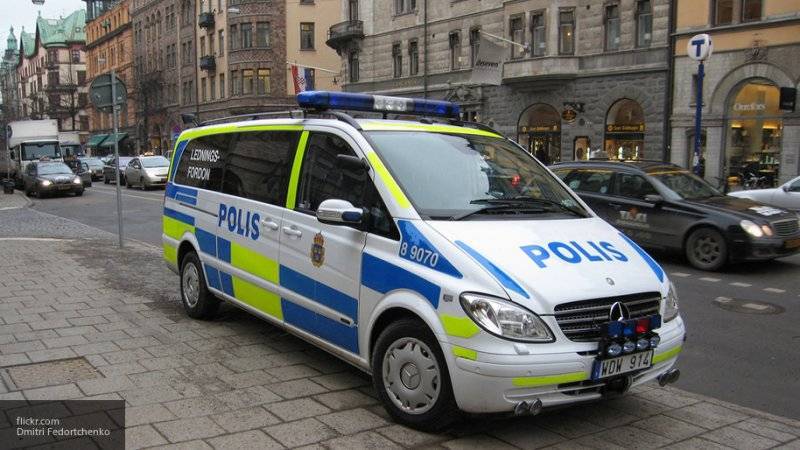 Полиция выстрелила в угрожающего людям мужчину на вокзале в Швеции - nation-news.ru - Швеция - Мальме