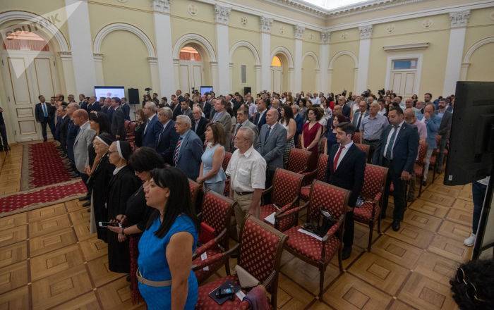Армен Саркисян - Без лишнего шума и с пониманием: кто удостоился президентской премии в Армении в этом году - ru.armeniasputnik.am - Армения
