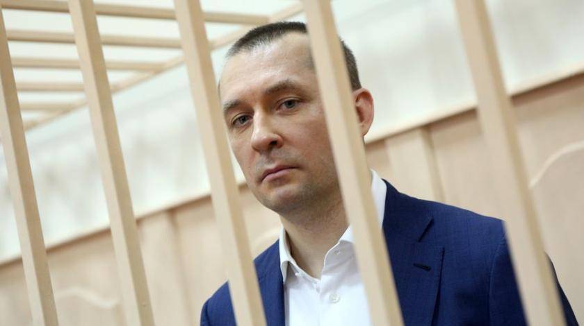Дмитрий Захарченко - Суд простил Захарченко взятку от ресторатора - utro.ru - Москва
