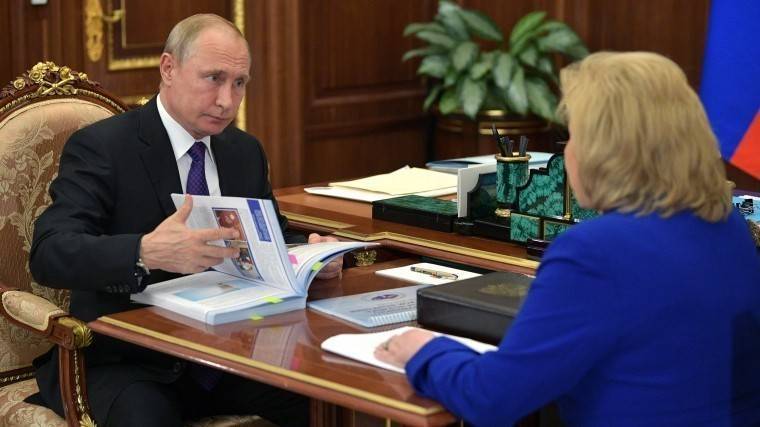Владимир Путин - Татьяна Москалькова - Омбудсмен Москалькова представила Путину ежегодный доклад&nbsp;— видео - 5-tv.ru - Россия