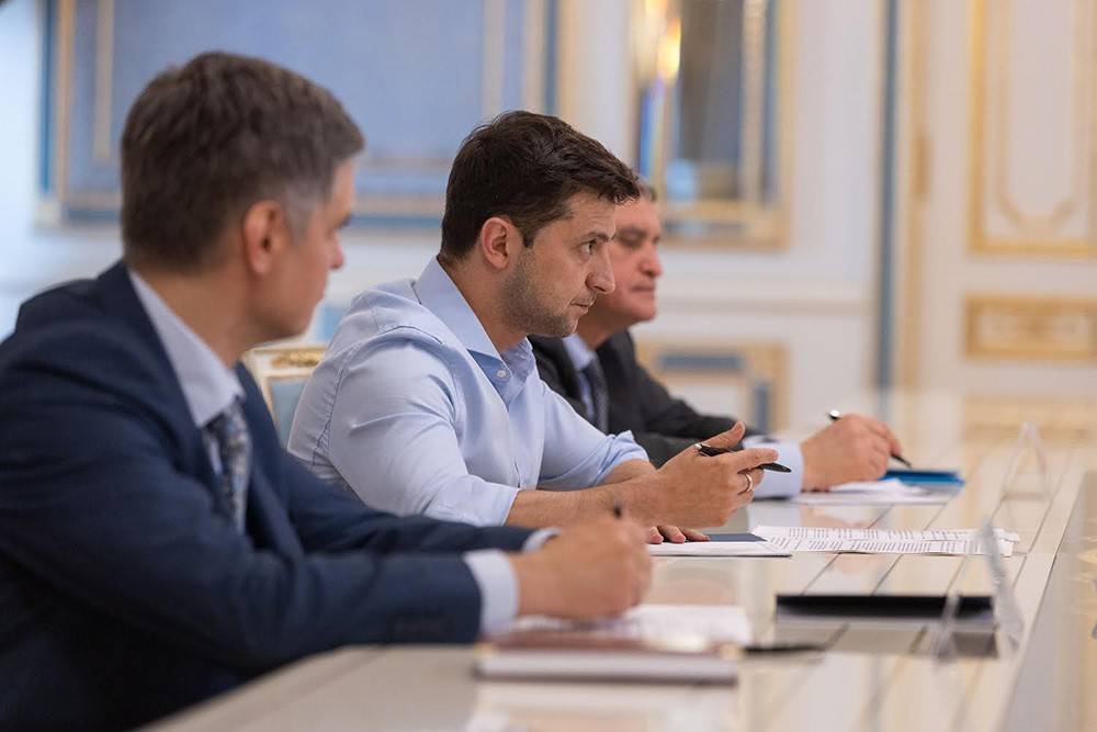 Владимир Зеленский - Владимир Гройсман - Юлия Мендель - Зеленский избавляется от губернаторов - tvc.ru - Украина
