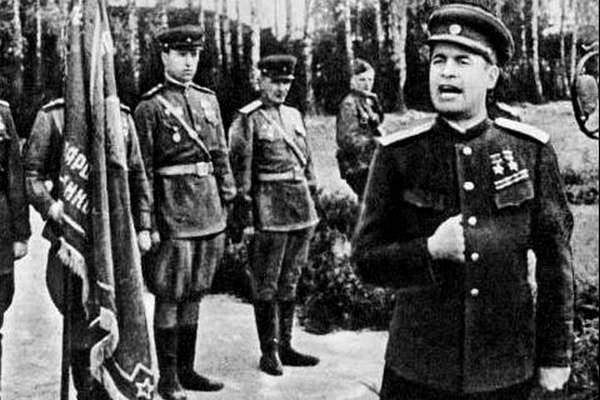 Виктор Янукович - Янукович нашел своего героя? - argumentua.com - Украина