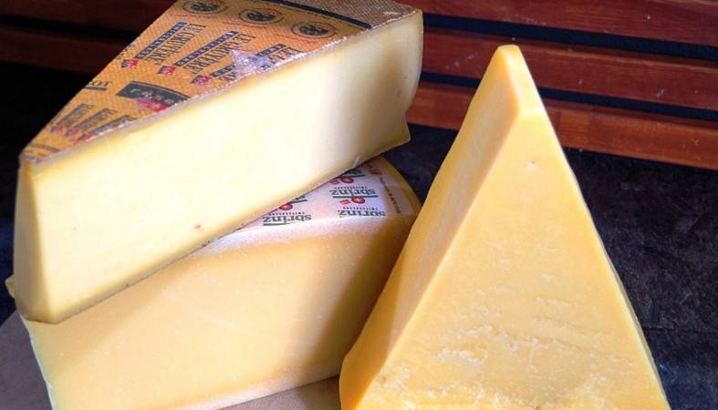 Двух девушек задержали за кражу швейцарского сыра и икры - 365news.biz - Карелия