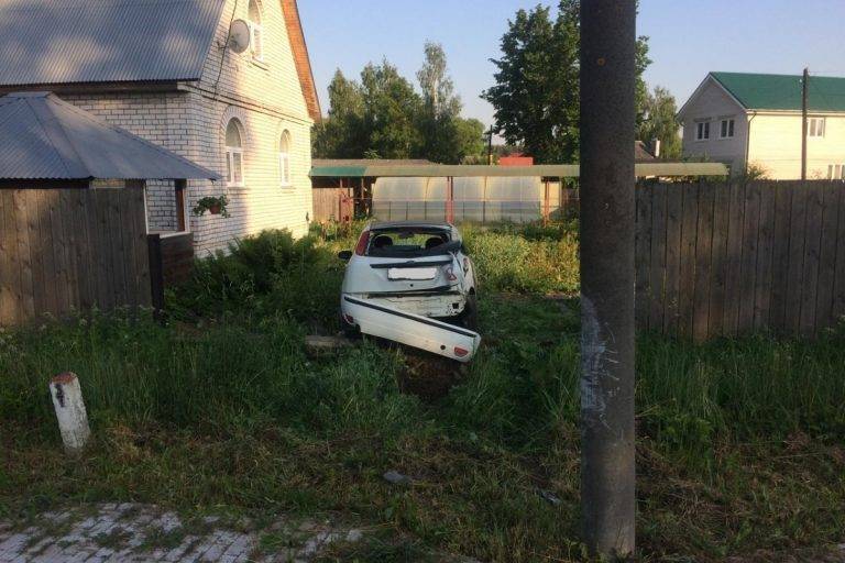 В Тверской области пьяный водитель протаранил забор и попал в больницу - tverigrad.ru - Конаково