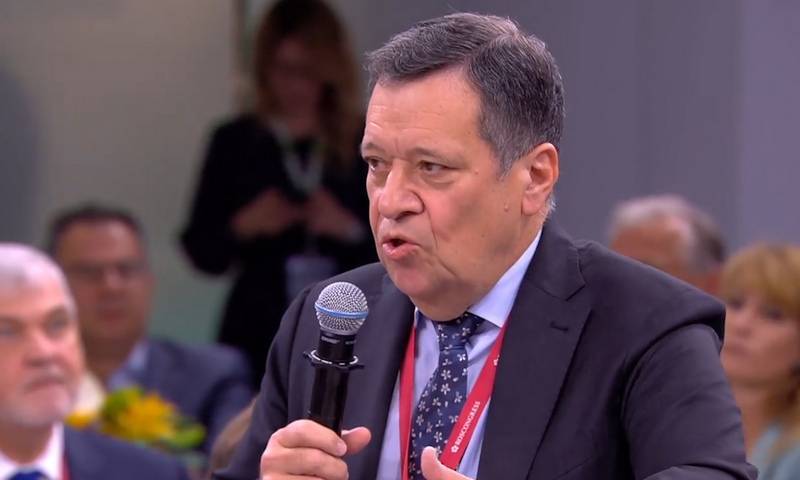 Герман Греф - Андрей Макаров - Анатолий Чубайс - На завтраке у Грефа вспомнили о законах социализма - bloknot.ru - Россия