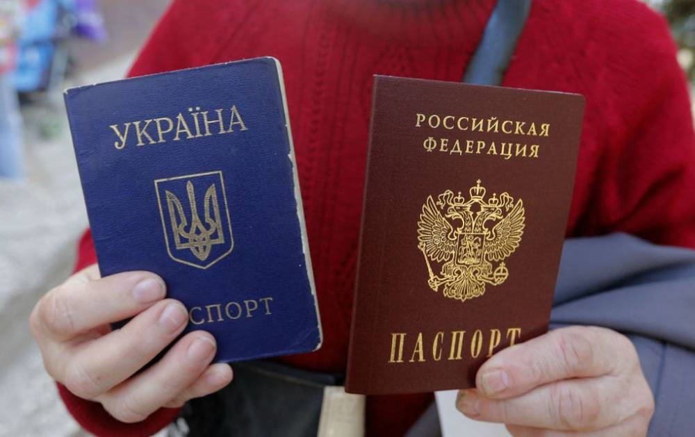 Кремль достает из широких штанин. К чему приведет выдача паспортов РФ жителям Донбасса - argumentua.com - Москва - Россия - Украина - Киев - ДНР - ЛНР