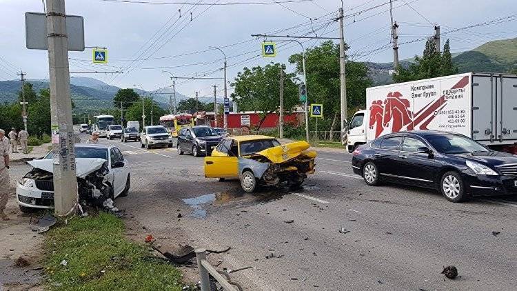 Утреннее ДТП: на трассе в Крыму не разъехались два авто - crimea.ria.ru - Крым - Симферополь - район Симферопольский