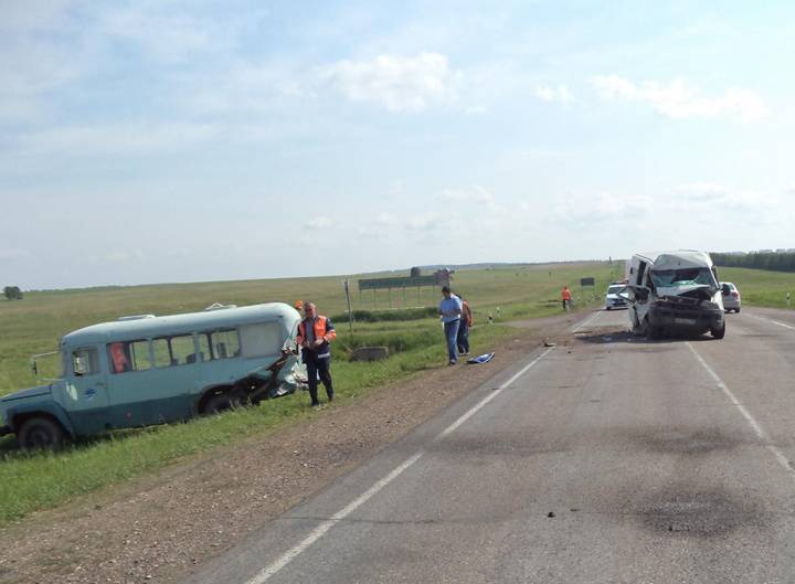 В Башкирии на трассе столкнулись два автобуса, есть пострадавшие - bashinform.ru - Башкирия - Уфа - район Дуванский - район Мечетлинский