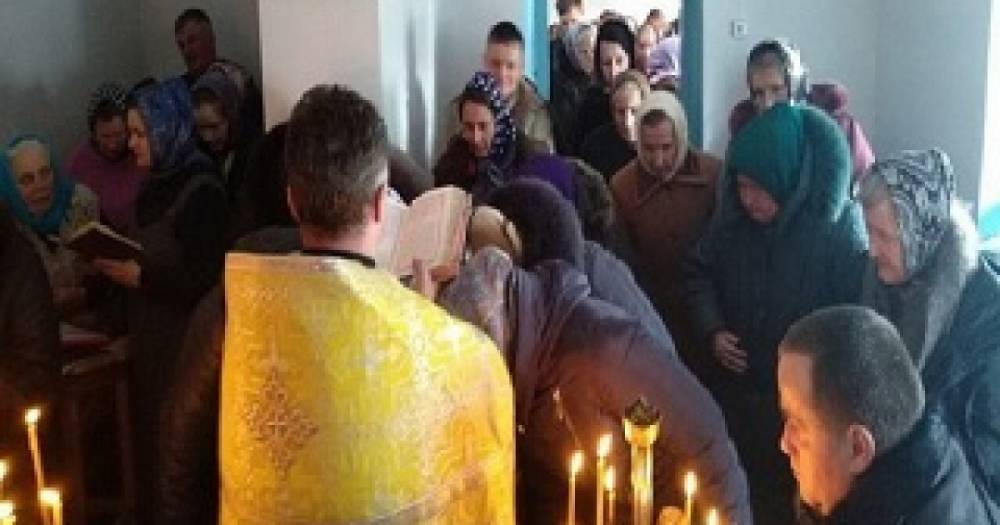 На Ровенщине сторонники ПЦУ избили мужчину, который встал на защиту священника УПЦ - 24news.com.ua - Украина - Ровенская обл.