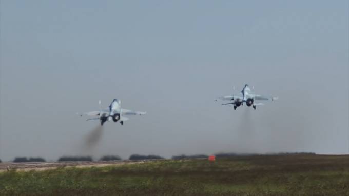 Российский истребитель Су-27 перехватил над Балтикой самолеты-разведчики США и Швеции - piter.tv - Россия - США - Швеция