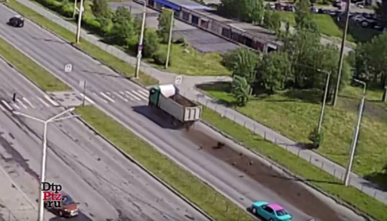 Грядка с камнями «выросла» на проезжей части в Петрозаводске - 365news.biz - Петрозаводск