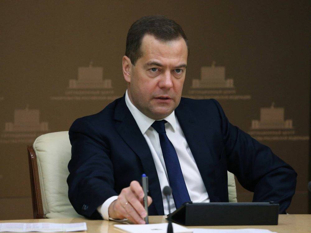 Дмитрий Медведев - Дмитрий Медведев допустил введение четырёхдневной рабочей недели - gazeta.a42.ru - Россия - Женева