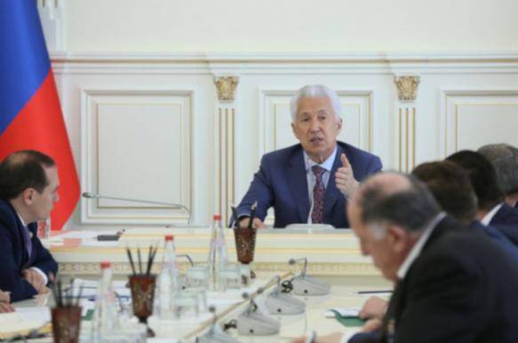 Владимир Васильев - Глава&nbsp;Дагестана&nbsp;не нашел нарушений в установке Чечней своего знака близ Кизляра - pravda.ru - респ. Дагестан - респ. Чечня