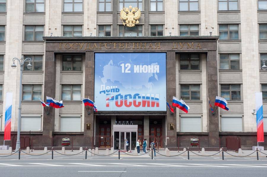 Петр Бирюков - Москву ко Дню России украсили 650 плакатов - m24.ru - Москва - Россия