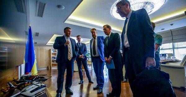 Арсен Аваков - Дэвид Петреус - Аваков представил американской делегации Atlantic Council концепцию деоккупации Донбасса - glavnoe.ua - США - Украина - Афганистан