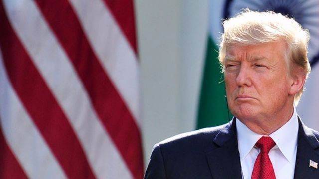 Дональд Трамп - Трамп случайно "слил" секретное соглашение, размахивая документом - ren.tv - США - Мексика
