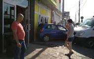 В Житомире легковушка врезалась в магазин - korrespondent.net - Мариуполь - Житомир