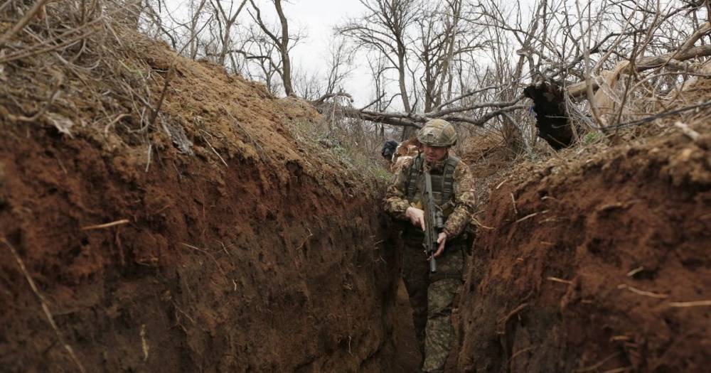 Террористы на Донбассе 12 раз открывали огонь: боец ООС погиб, еще один ранен - ru.tsn.ua - Россия - Украина - Донбасс