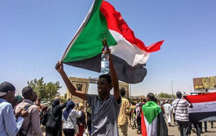 Омар Аль-Башира - Новая попытка госпереворота в Судане: задержаны десятки офицеров - ru.armeniasputnik.am - Судан