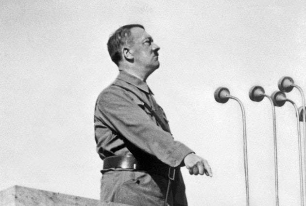 Адольф Гитлер - Йозеф Геббельс - YouTube заблокировал канал школьного учителя из-за видео с речами Гитлера - glavnoe.ua - Румыния