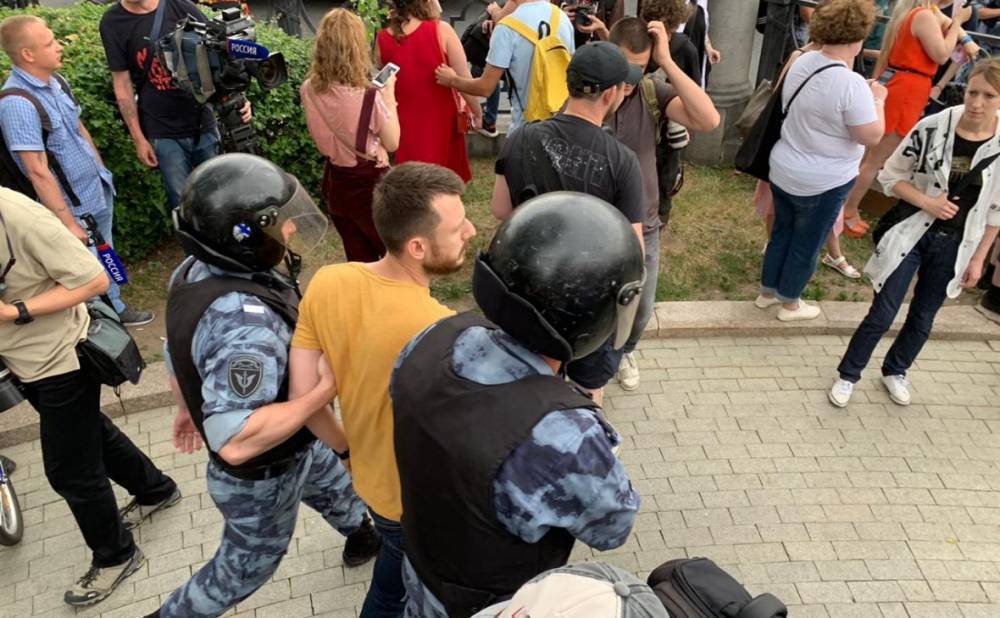 Илья Азар - Иван Голунов - Стало известно, сколько людей задержали на акции в Москве - ghall.com.ua - Москва