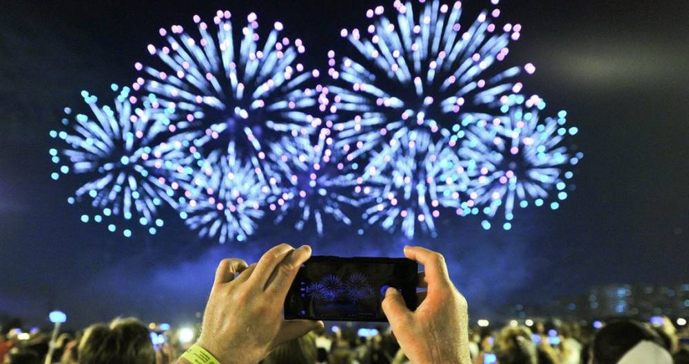 В Москве прогремел салют в честь Дня России - m24.ru - Москва - Россия