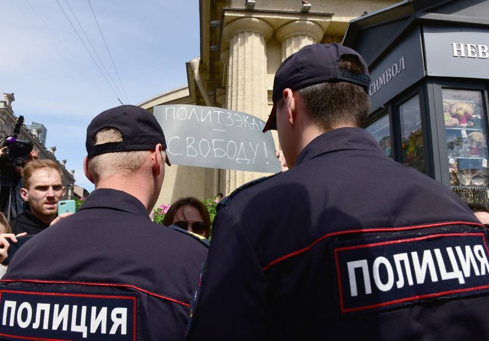 Иван Мельников - Полиция избила подростка при задержании на митинге против сфабрикованных дел - theins.ru - Москва