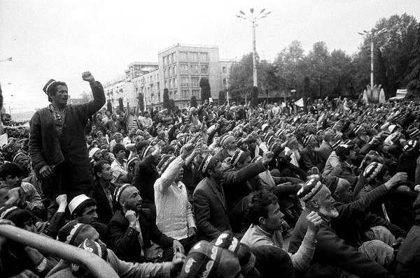 Виктория Ивлева - Таджикистан 1990-х: гражданская война началась на пустыре… - argumentua.com - Таджикистан