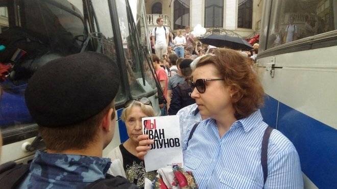 Владимир Колокольцев - Иван Голунов - Андрей Манойло - День России - Эксперт заметил «уши ЦРУ» на митинге оппозиции в Москве - inforeactor.ru - Россия