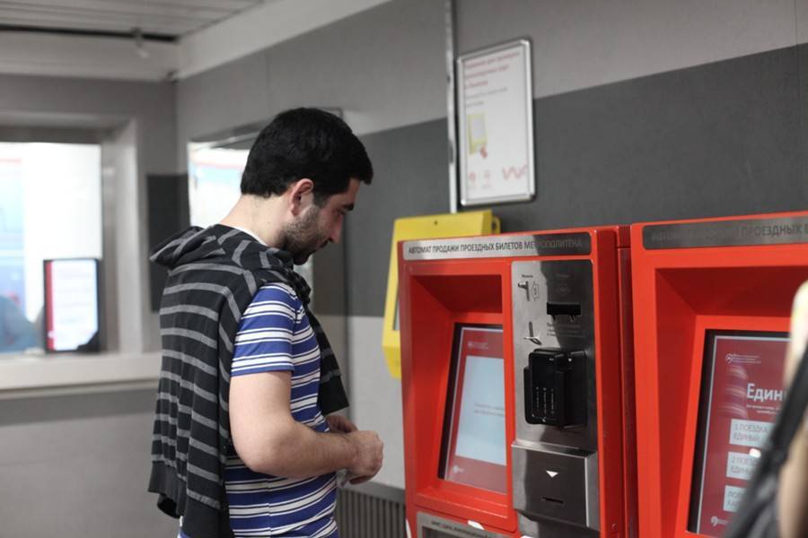 В автоматах по продаже билетов московского метро произошел сбой - m24.ru