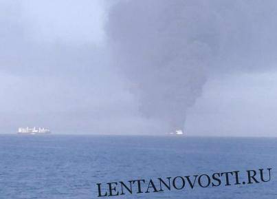 Танкеры в Заливе атакованы торпедами, экипажи эвакуированы - lentanovosti.ru - Эмираты - Пакистан - Абу-Даби - Оман