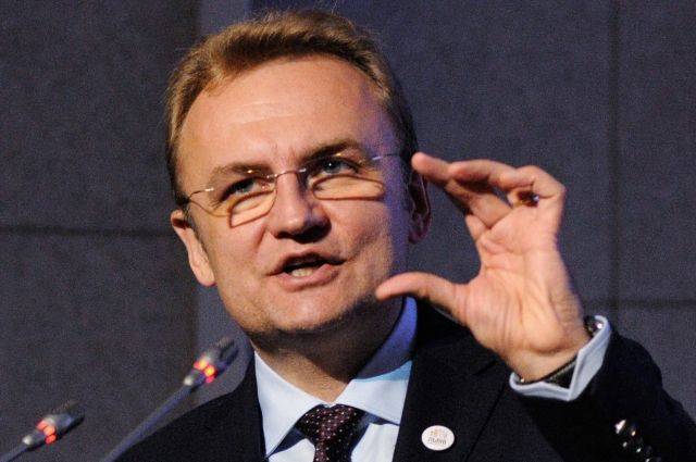 Владимир Зеленский - Юлий Тимошенко - Андрей Садовой - Мэр Львова просит Зеленского не слушать советы Тимошенко по указу о Раде - aif.ru - Украина