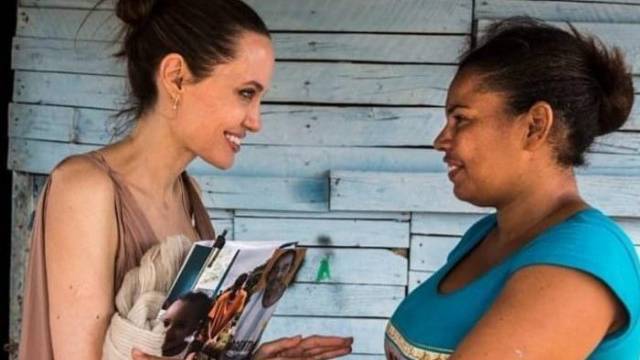 Анджелина Джоли - В Сети обсуждают фото истощенной Джоли с "жертвой режима Мадуро" - ren.tv - США - Колумбия - Венесуэла