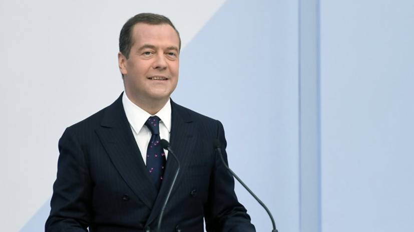 Медведев: «Роскосмосу» надо освоить 200 млрд рублей до конца года - russian.rt.com - Россия