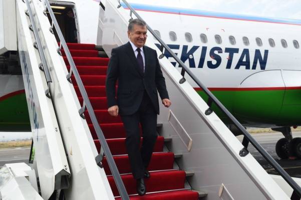 Шавкат Мирзиеев - Ислам Каримов - Мирзиёев на взлетной полосе: узбекская авиация освоит российский опыт - eadaily.com - Россия - Узбекистан