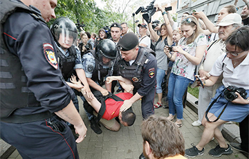 Иван Голунов - Иван Мельников - Правозащитники: После марша в Москве госптализирован подросток - charter97.org - Москва - Россия