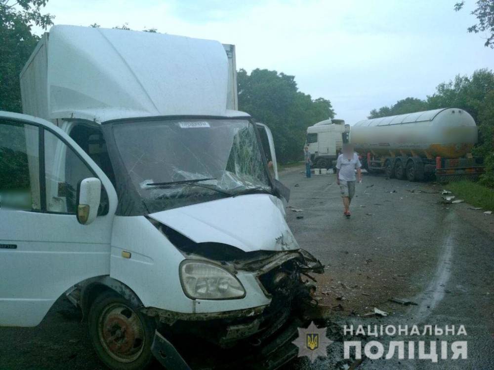 ДТП с бензовозом около Кременчуга: на дорогу вылилось дизельное топливо - 24news.com.ua - Никополь