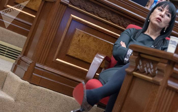 Наира Зограбян - Криминализируют механизмы революции? Наира Зограбян "разнесла" проект "Моего шага" - ru.armeniasputnik.am - Армения