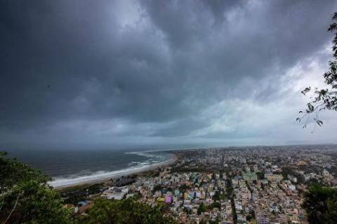 В Индии из-за циклона эвакуировали около 300 тысяч человек - mignews.com.ua - Индия - штат Гуджарат