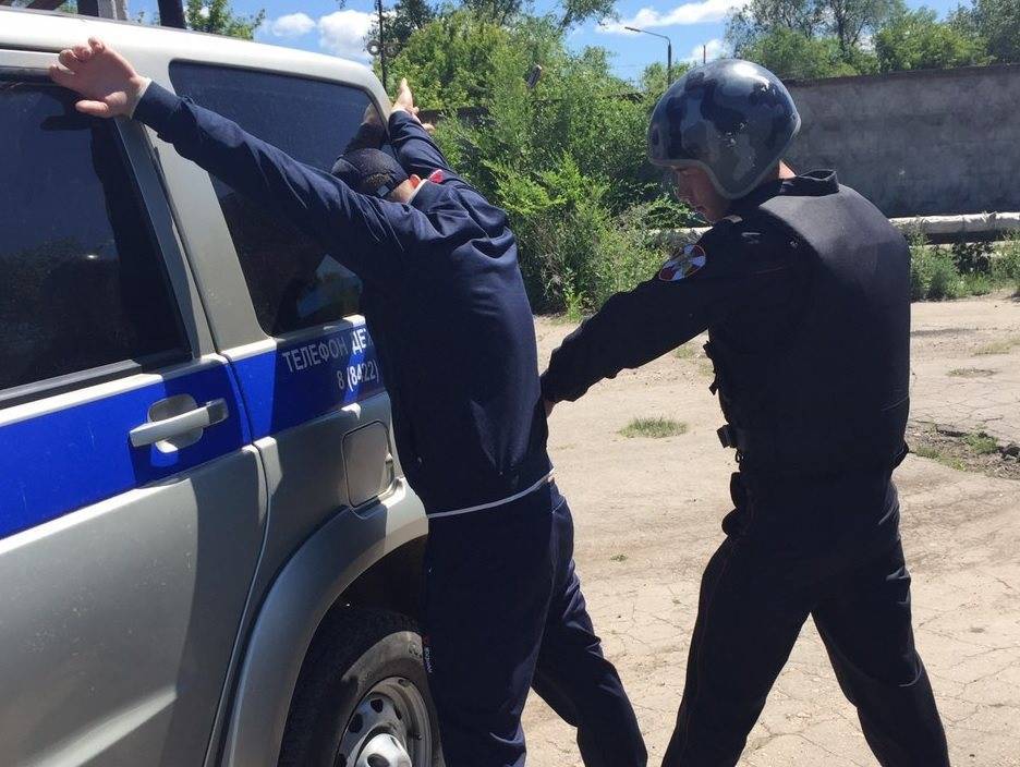 Росгвардейцы задержали ульяновца, ударившего ножом в грудь парня - ulpravda.ru - Ульяновск