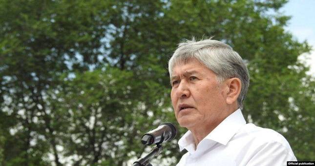 Алмазбек Атамбаев - Жогорку Кенеша - Половина депутатов парламента Кыргызстана выступает за лишение неприкосновенности Атамбаева - dialog.tj