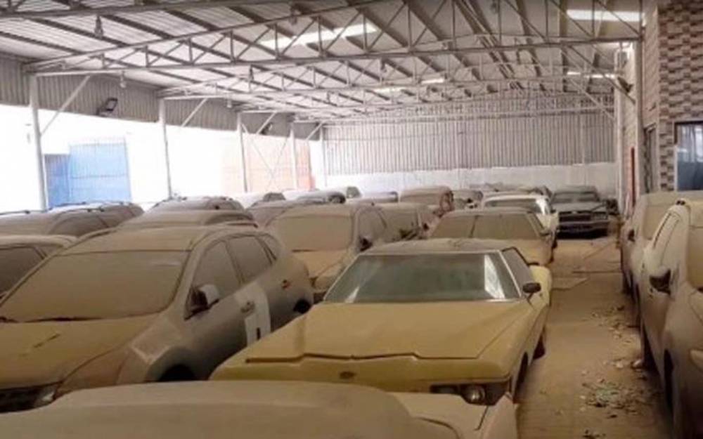 На «кладбище суперкаров» в Эмиратах гниют тысячи роскошных машин - zr.ru - Эмираты