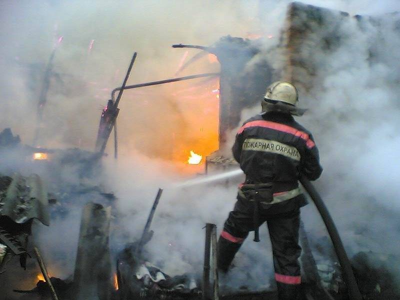 В Майне сгорели частный дом и надворные постройки - ulpravda.ru - Ульяновская - район Майнский