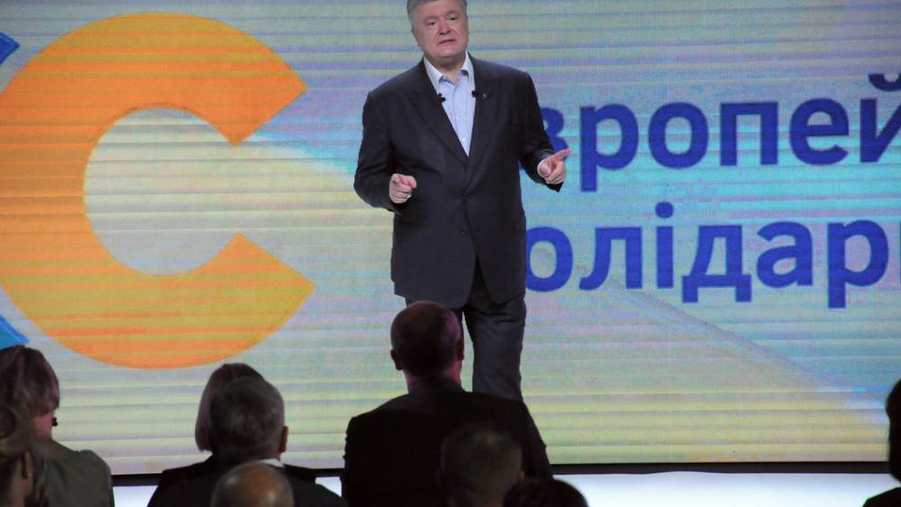 Петр Порошенко - "Вышел за пределы": Конституционный суд Украины вменил Порошенко превышение полномочий - tsargrad.tv - Украина