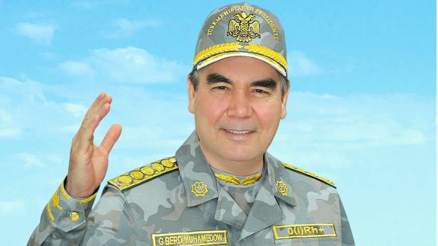 Гурбангулы Бердымухамедов - Президент Туркменистана стрелял по мишеням из пистолета, проезжая на велосипеде - nur.kz - Туркмения