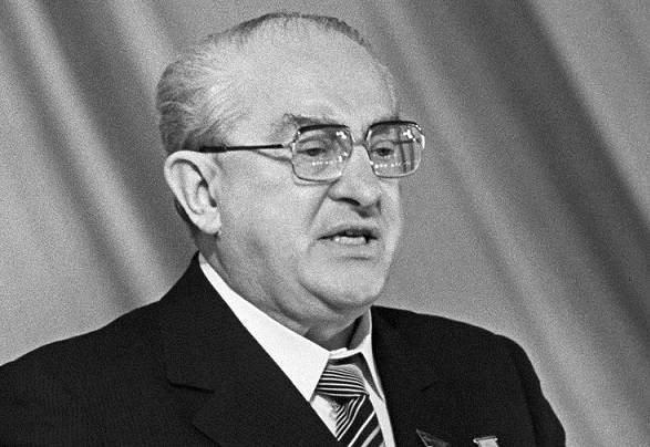 Михаил Горбачев - Леонид Брежнев - Юрий Андропов - «Перезагрузка СССР»: как Андропов хотел изменить жизнь советских граждан | Русская семерка - russian7.ru - США