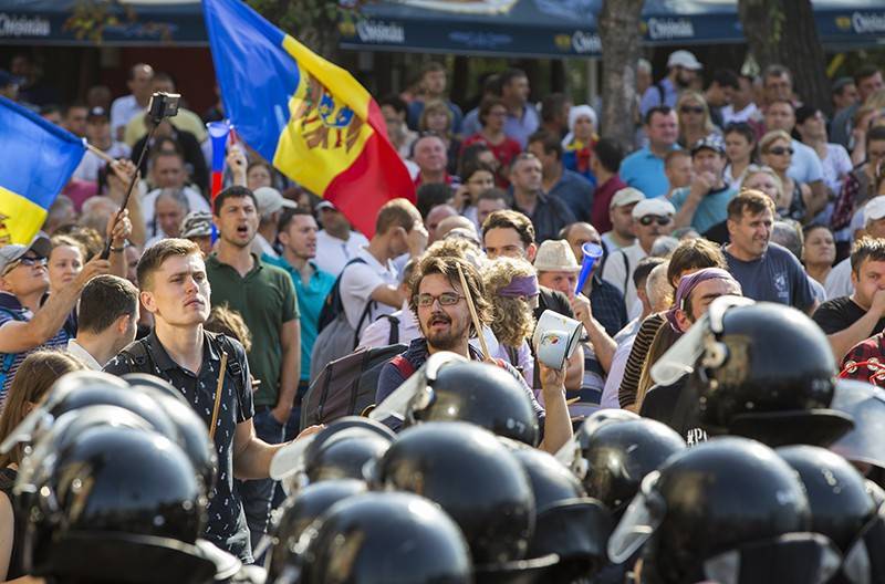 Майя Санду - Правительство Молдавии приступило к работе после бегства олигархов - tvc.ru - Молдавия - Лондон - Одесса - Кишинев - Стамбул
